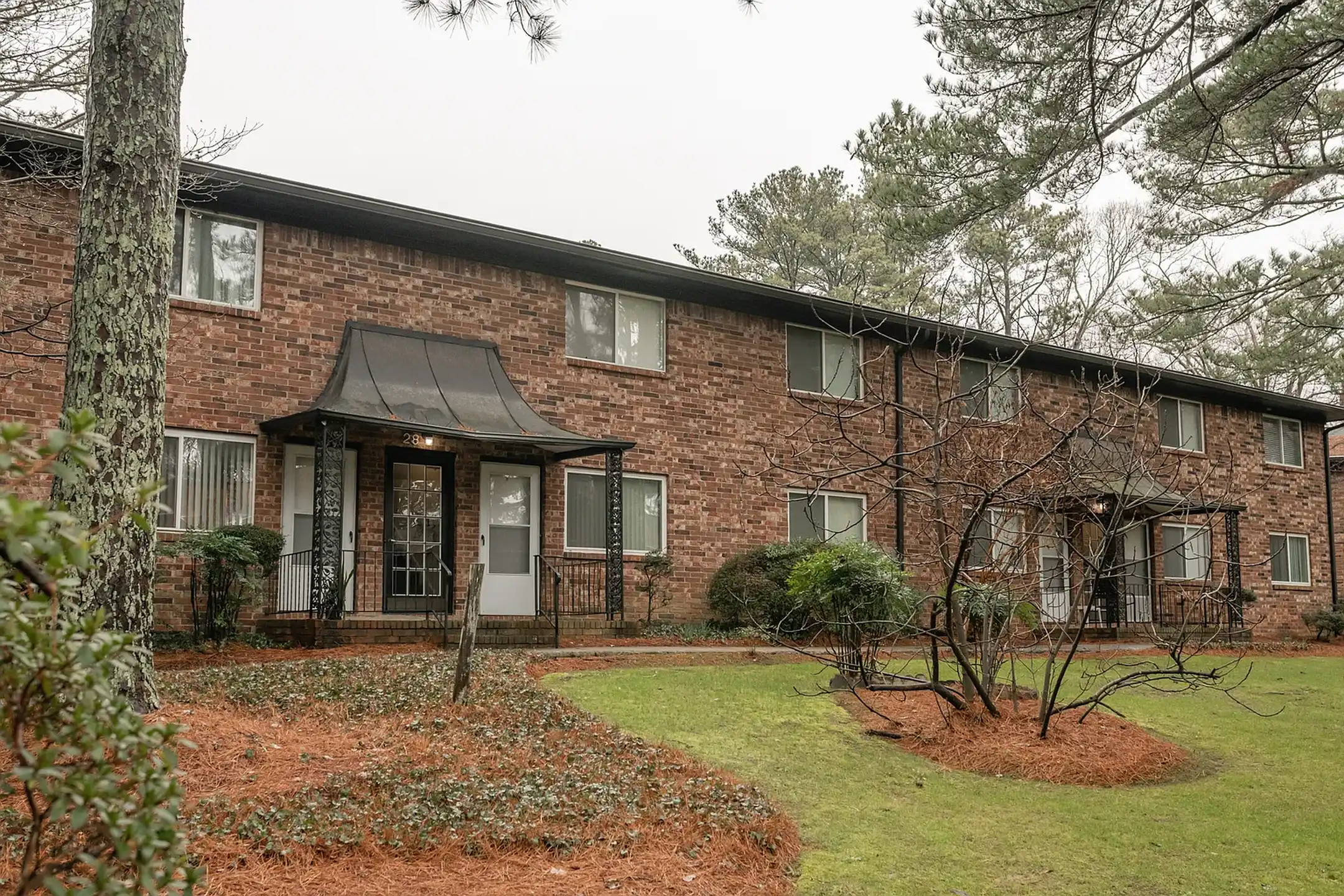 Police respond to the Millwood Apartment Complex on Pat Mell Road in Marietta following a fatal New Year’s Day stabbing that killed 47-year-old Jerry Sampson Jr., with investigators on scene after a suspect was taken into custody.