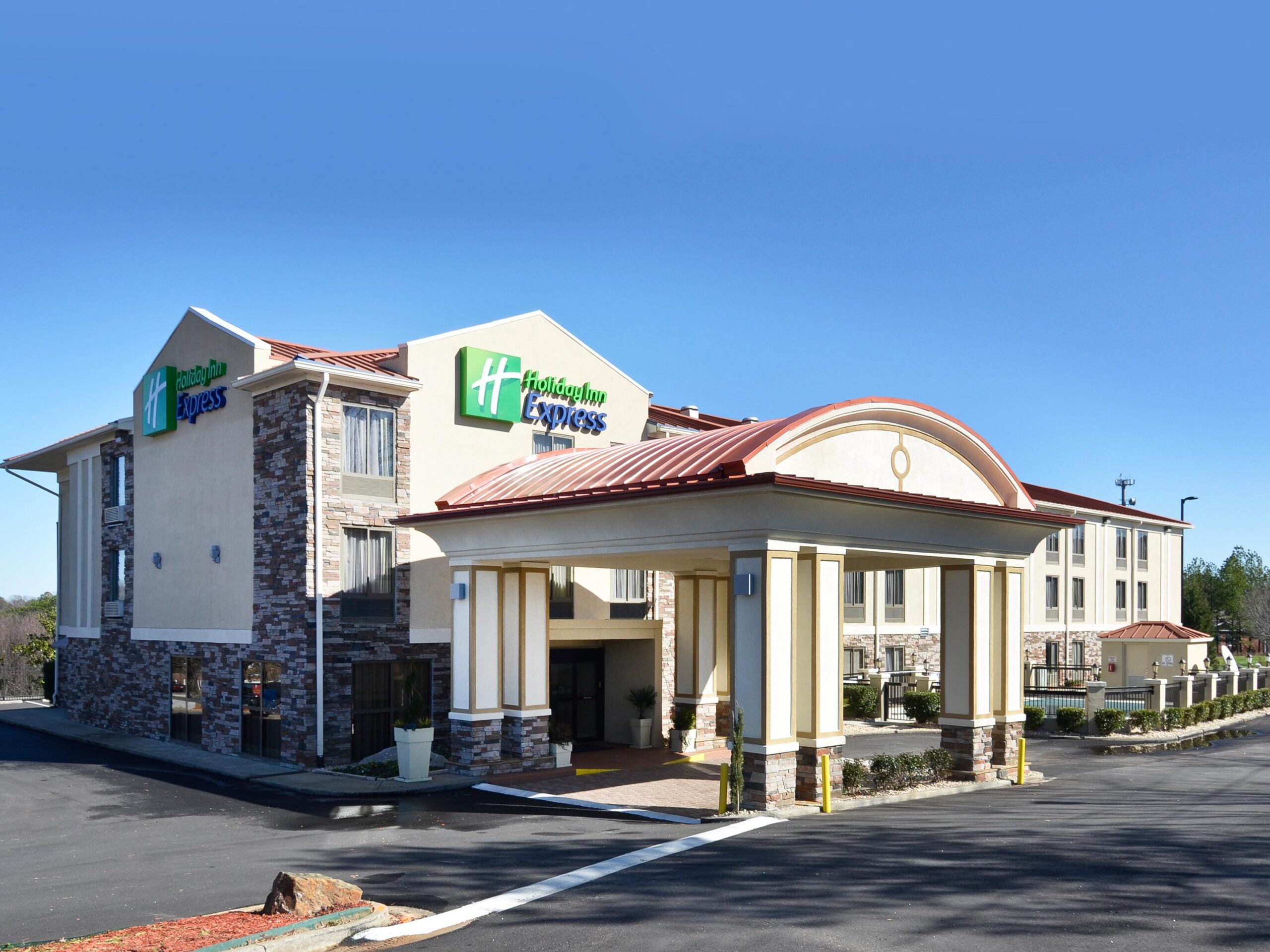 Exterior of the Holiday Inn Express in Gwinnett County, Georgia, where a police officer was killed and another injured during a shooting.